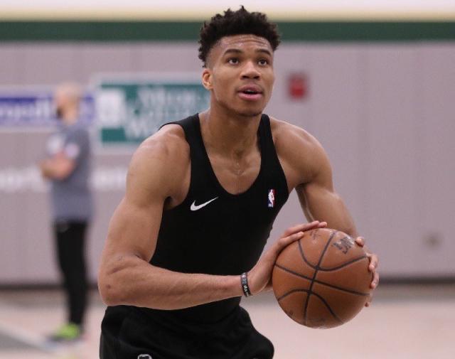 竞技场外同 竞技场外同